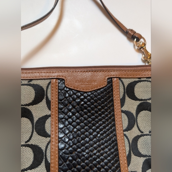 COACH F51724 CC Signature Logo Snakeskin Leather Wristlet in VGUC - Picture 2 of 13